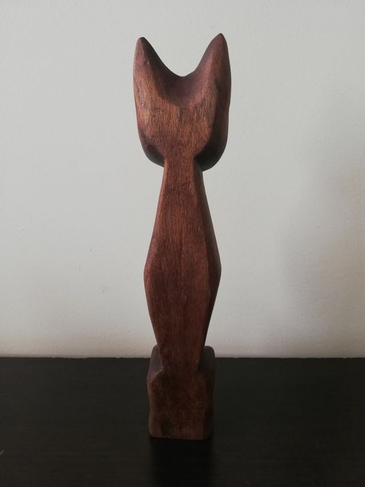 Котки. Фигурки от дърво.