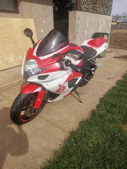 Suzuki gsxr 600  k7