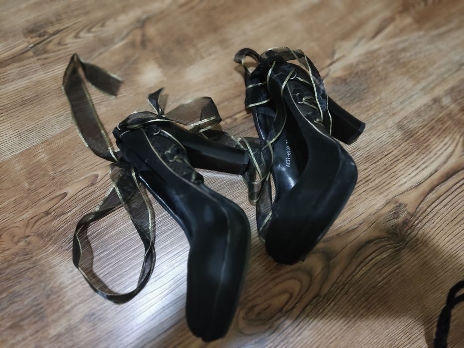 Продам туфли б/у на платформе