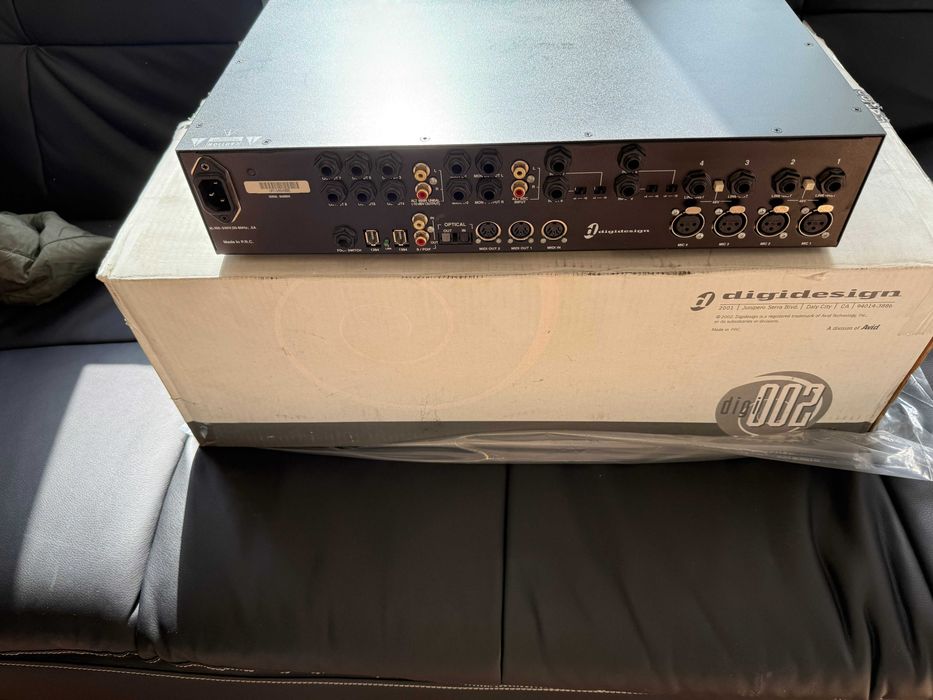 Avid Digidesign DIGI 002 FireWire Аудио интерфейс