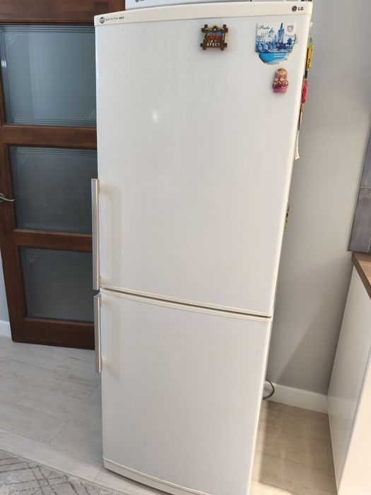 Холодильник LG .