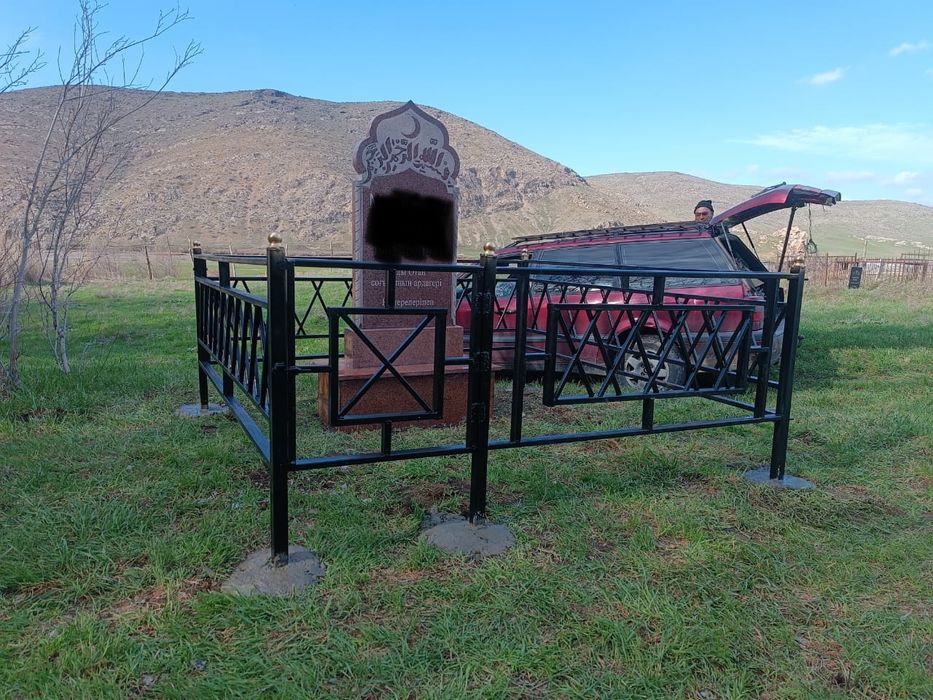 Памятники көктас қоршаулар