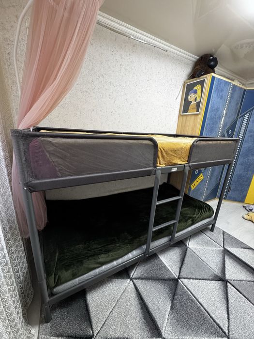 Продам двухъярусную кровать IKEA