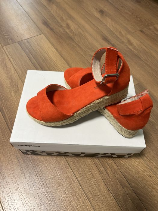 Дамски сандали с платформа