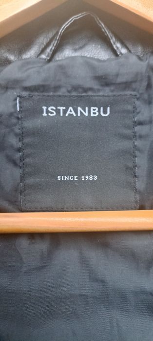 Черная кожаная куртка