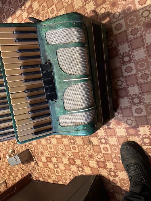 Продам ссср аудио систему и баяны