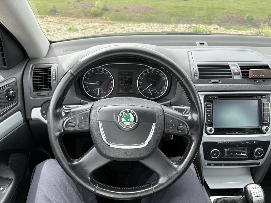 Skoda Octavia II Scout full option