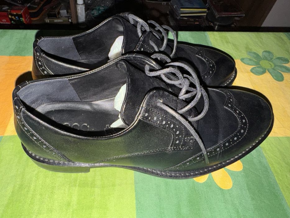 Ecco pantofi dama piele marime 38 in stare buna ,cu cutie