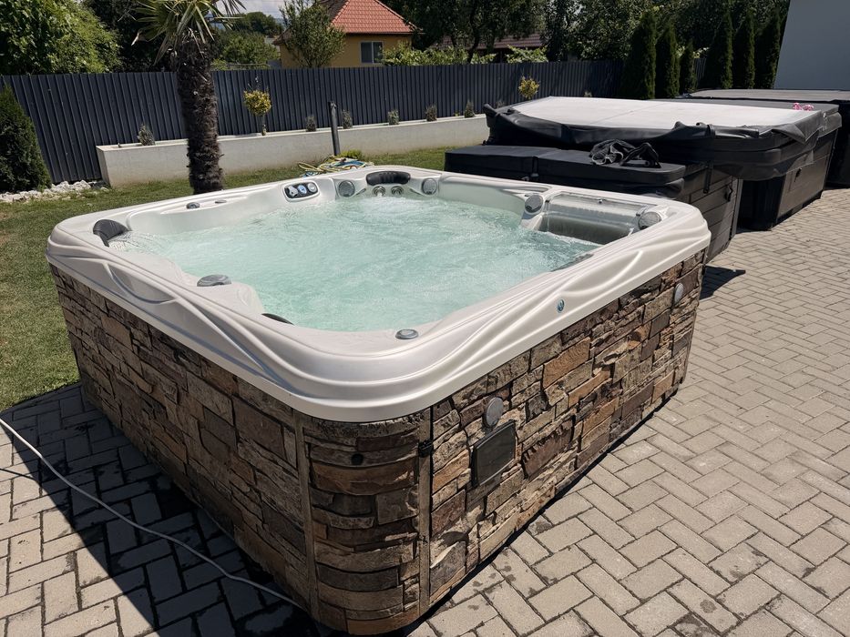 Artesian spas jacuzzi