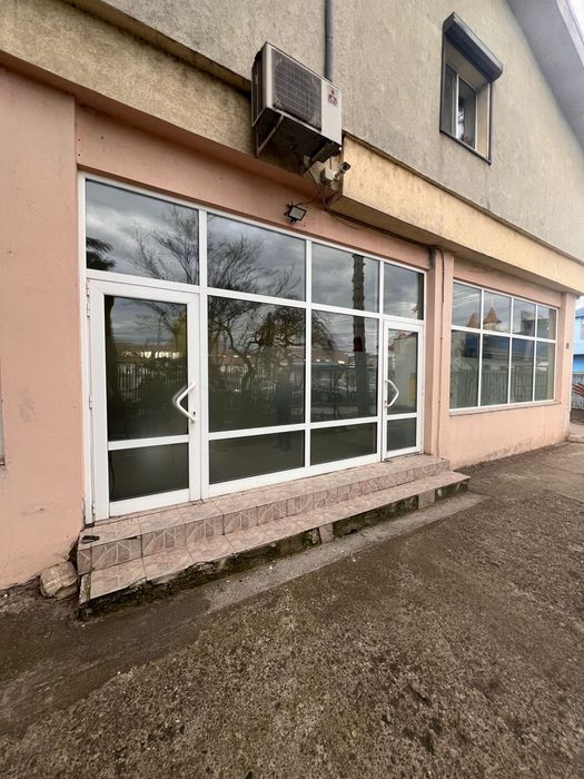 Vand tamplarie de aluminiu cu geam termopan.