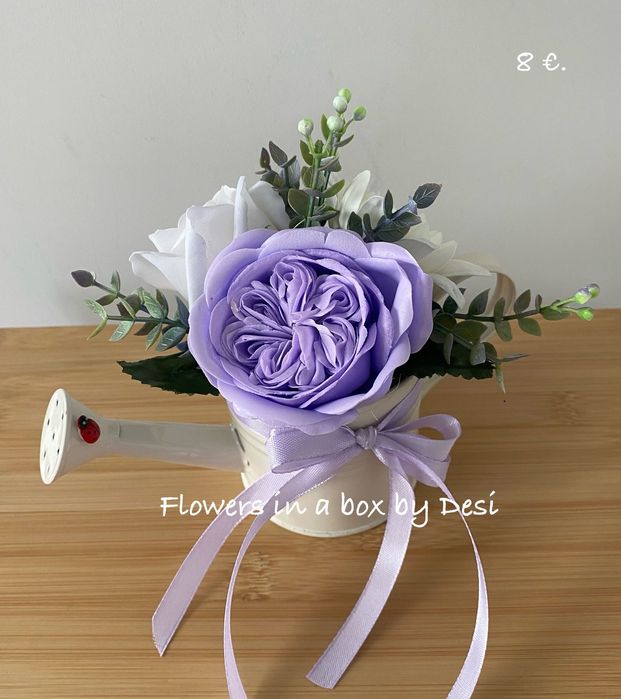 Букети в кутия, подарък за осми март