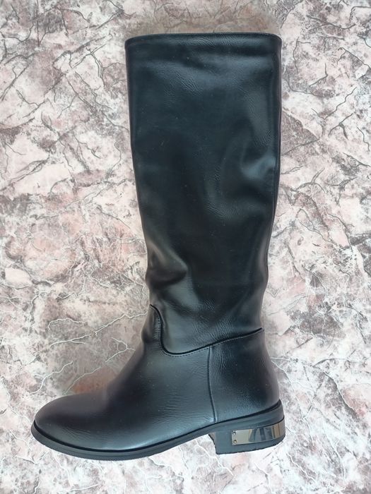 Продам кожаные сапоги