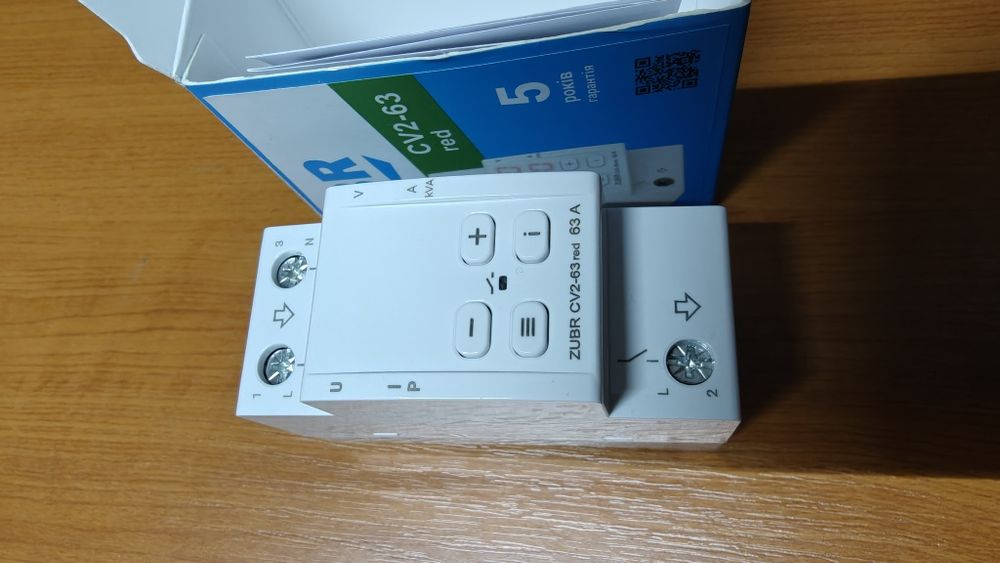 releu de monitorizare a tensiunii și a curentului ZUBR CV2-63 red