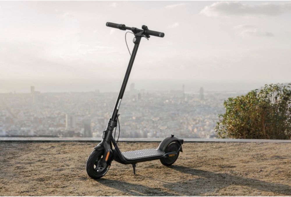 Trotineta  30 km/h Ninebot F2 Plus  55 km autonomie KickScooter  Segway electrica adulti copii