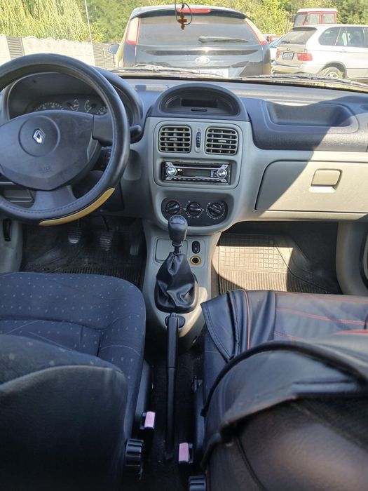 Vând reno clio.
