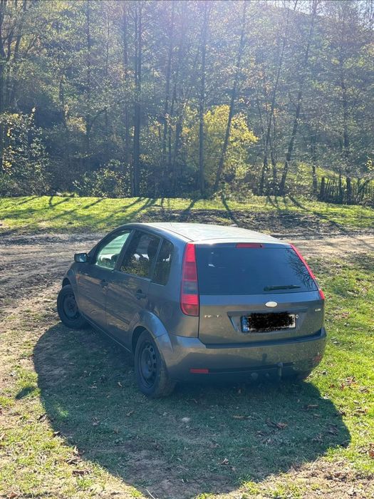 Vând Ford Fiesta
