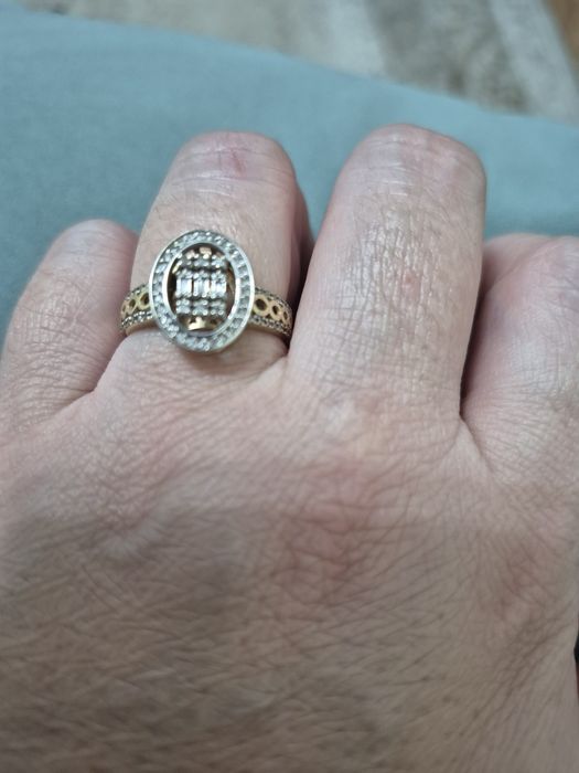 Продам кольцо с бриллиантами