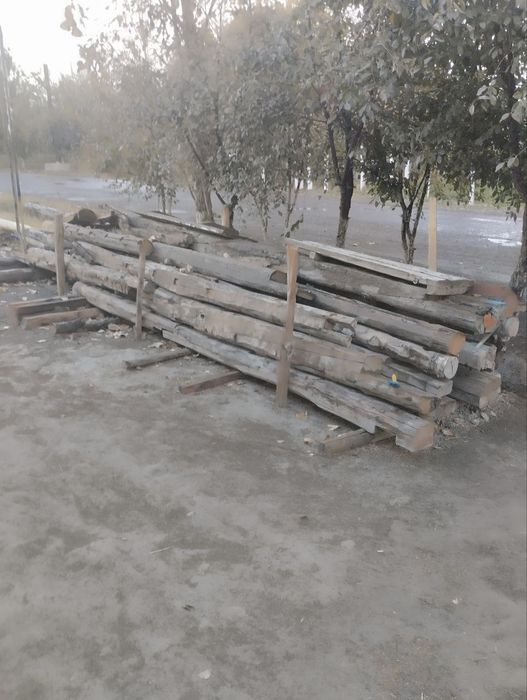 Deraza va yog'och lar sotiladi