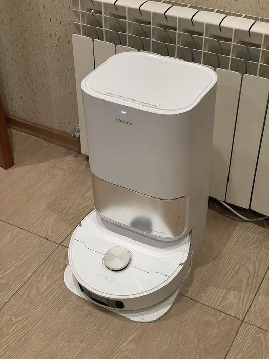 Робот пылесос Dreame L10s Ultra.