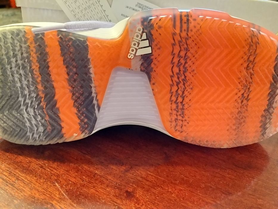 Оригинальные кроссовки Adidas
