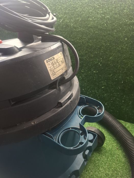 Строителна прахосмукачка за зухо и мокро почистване на Bosch GAS 12-30 F