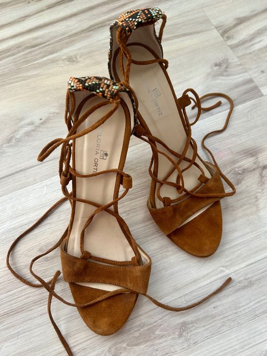 Обувки и сандали