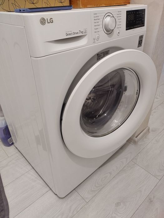 Продавам пералня в гаранция LG -7- кг