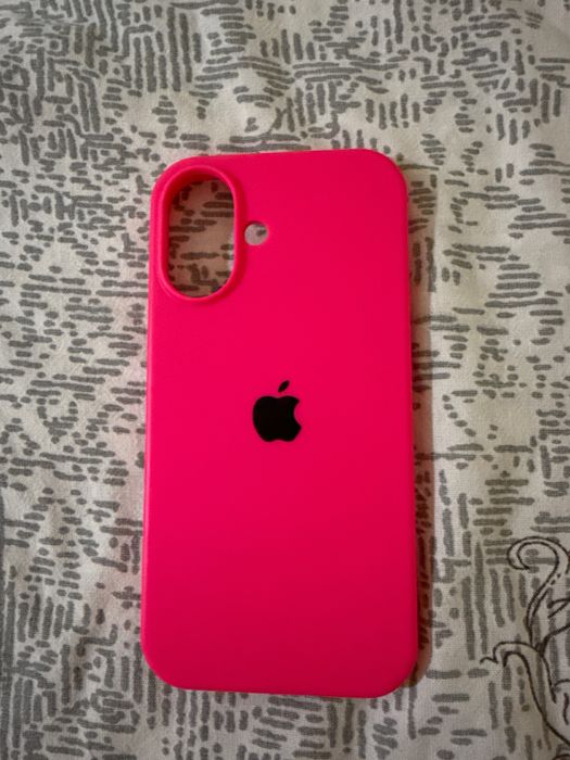 Чехлы на IPhone 16