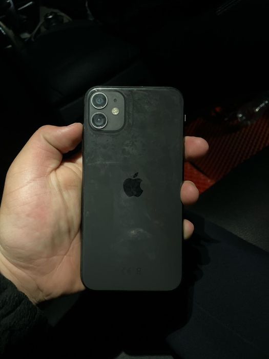 Продам айфон 11 128 гб 80 эмкость фейс трутон все работёть срочно прод