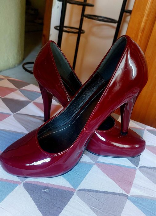 Обувки 37 номер с висок ток