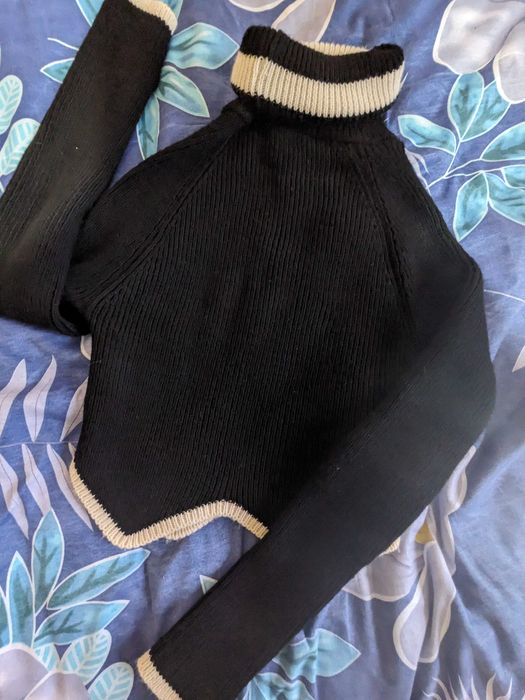 Свитер укороченный