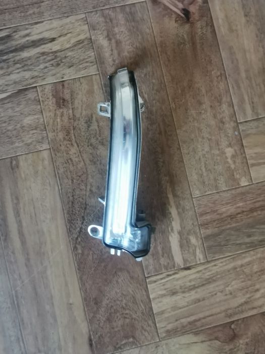 Vând semnalizare BMW partea stânga