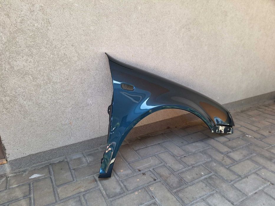 Aripa Fata Dreapta VW Golf 4/IV An 1998-2004 Vopsita Verde