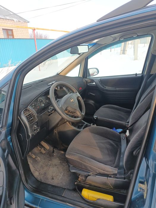 Продам Opel Zafira A 2001 года