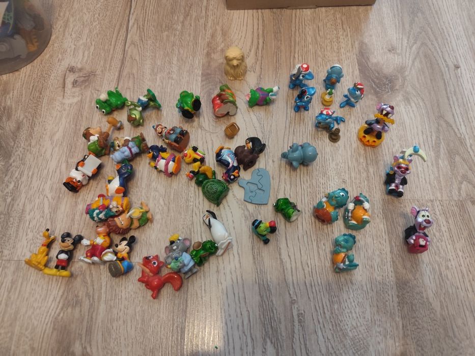 Играчки Kinder Surprise, Stikeez и други