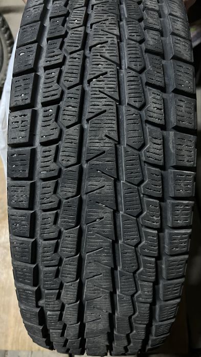 Продам резину Yokohama 2шт
