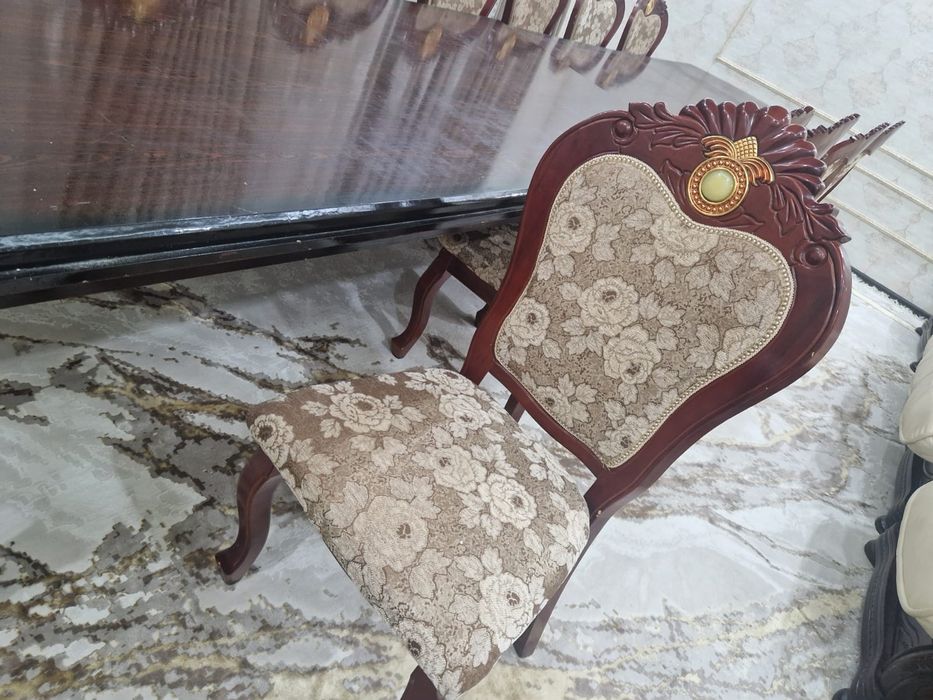 Стол стулья б/у в хорошем состоянии