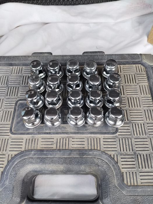 Гайка на Тойота ..