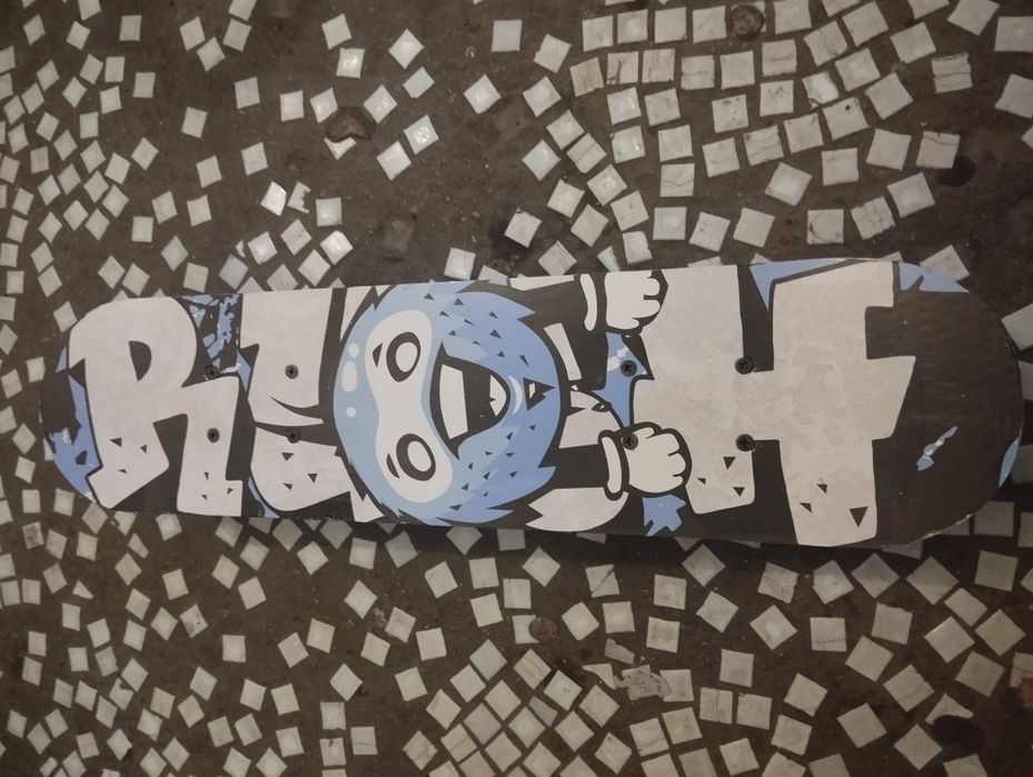 Скейтборд почти новый