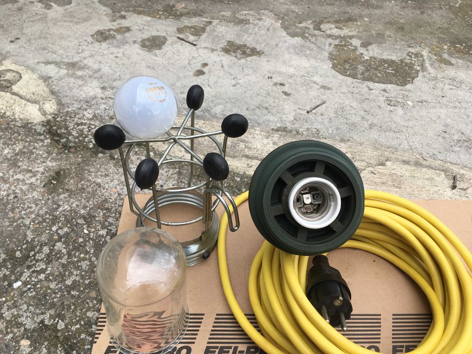 немска , гумирана работна лампа 100 W
