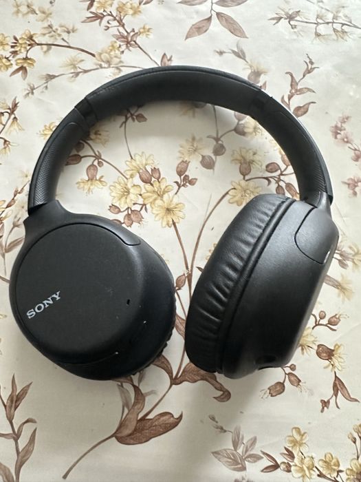 Casti Sony WH-CH710N.