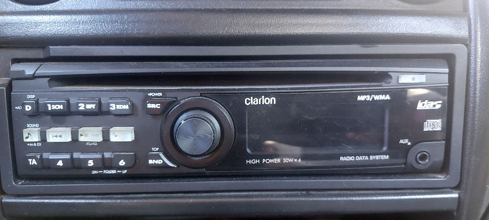 Магнитола Clarion CD-R aux