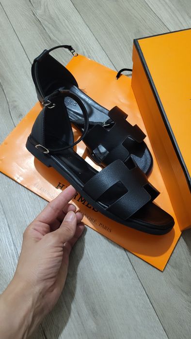Продам новые басоножки Hermes