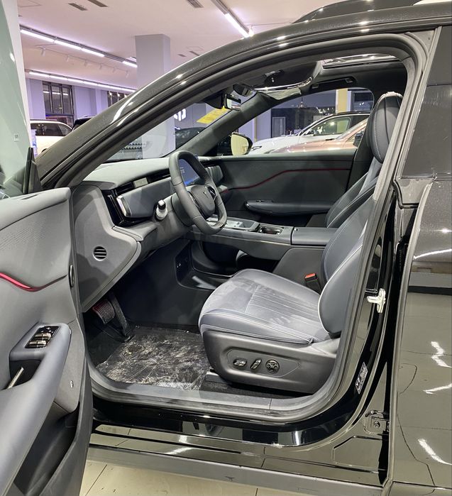 Voyah Courage 570KM Elektr (4 AWD 2 Mator) Full 1 yil garantiya