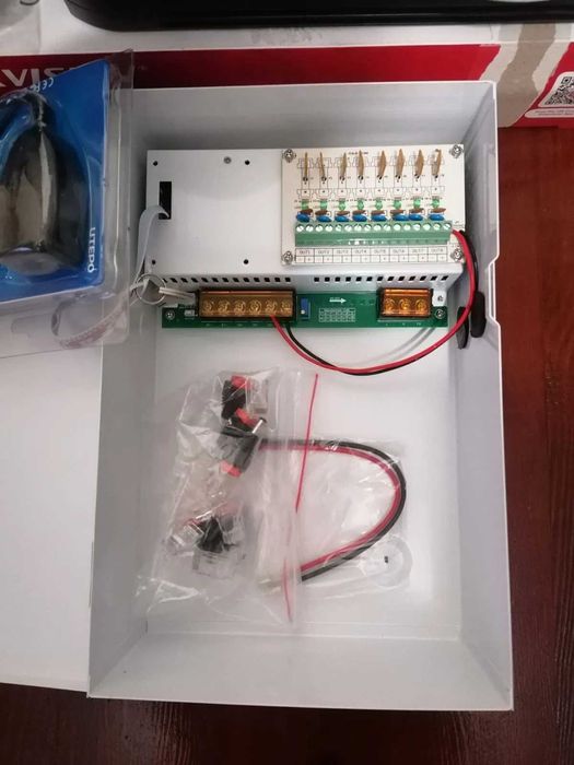 Kit DVR Hikvision, 4 camere analogice zoom motorizat