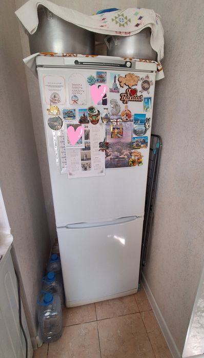 Холодильник (Indesit) в хорошем состоянии