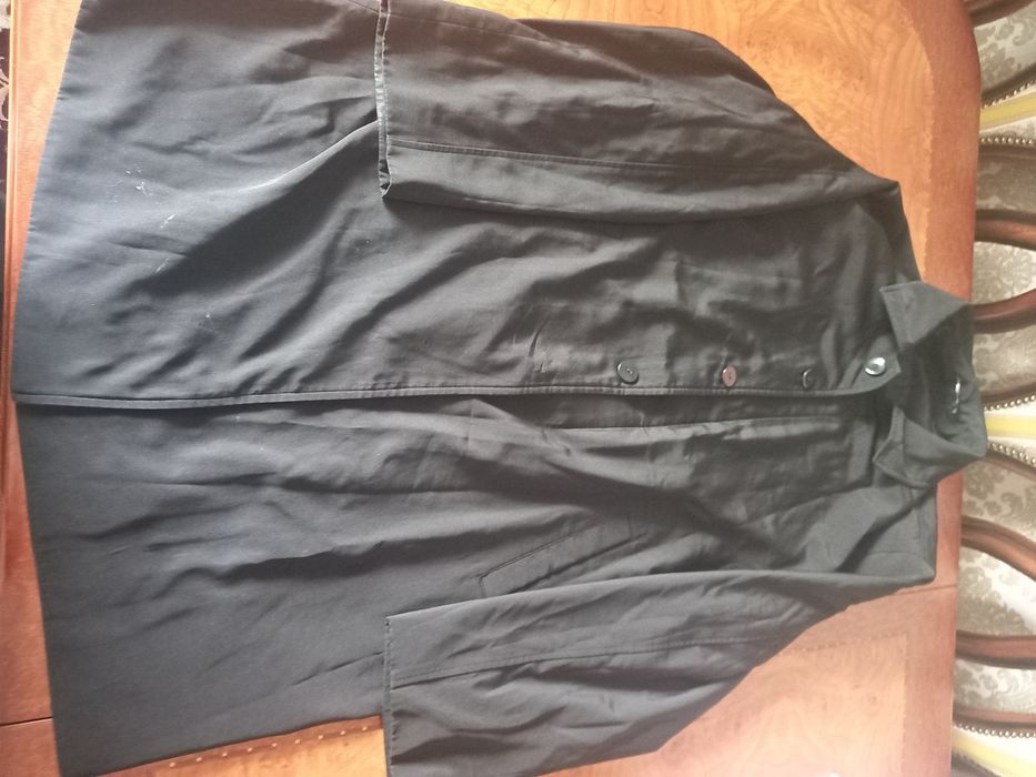 Солидный черный плащ