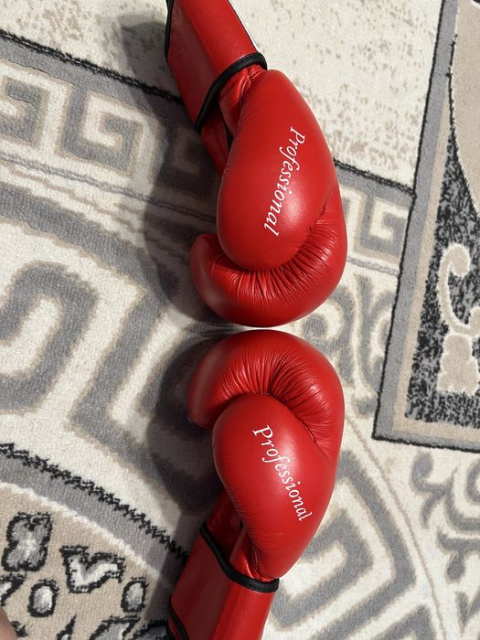 продам перчатки для бокса ( 10 OZ )