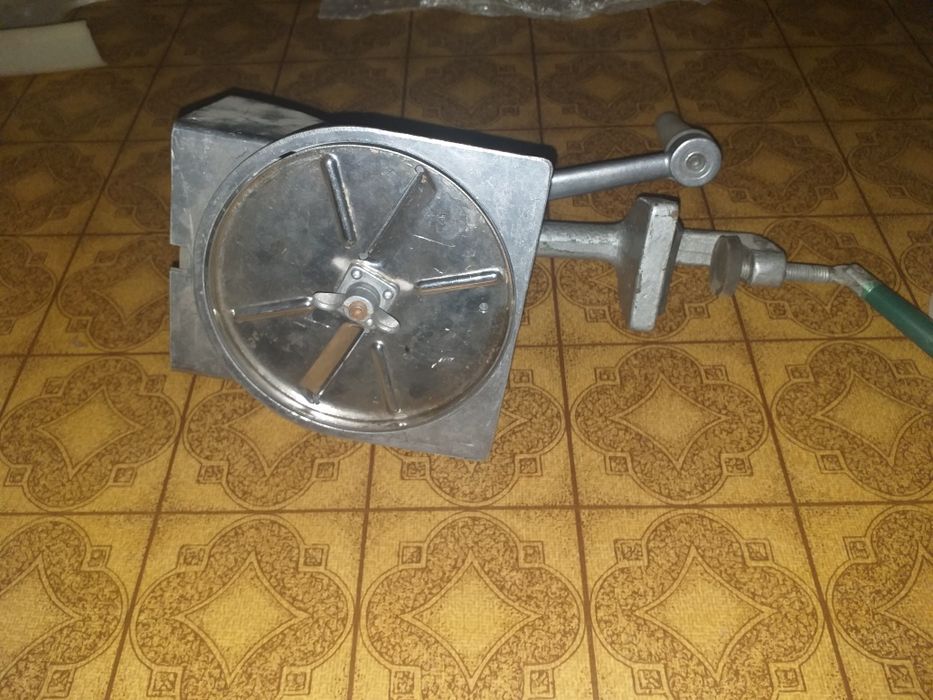 Советская ручная мясорубка, соковыжималка и овощерезка. 3в1