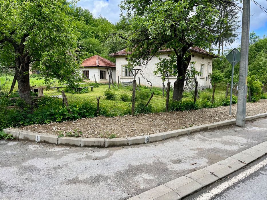 Продава се къща в село Рибарица